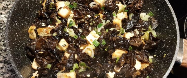 Mu-Err-Pilze mit Tofu in Hoisin-Sauce